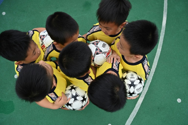الصين تبحث عن المواهب الكروية بين أقدام الأطفال