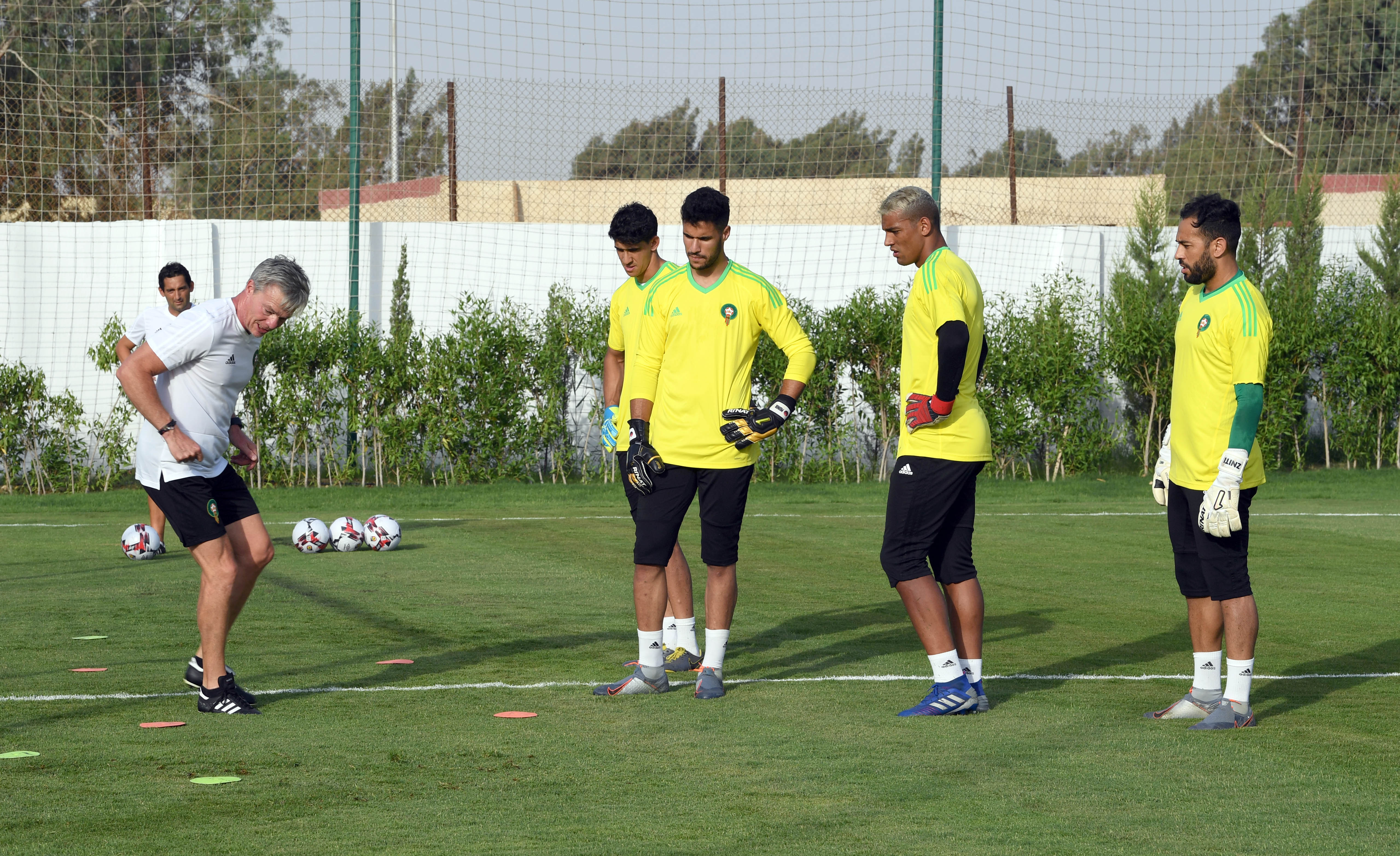 منتخب الأسود تدرب بكرة  الكان  ومدرب الجزائر يحتج