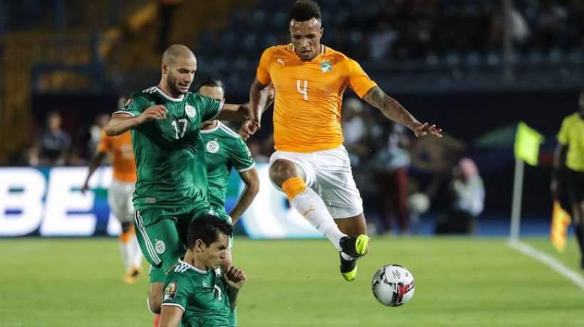 الجزائر تقصي ساحل العاج بركلات الترجيح وتبلغ نصف النهائي
