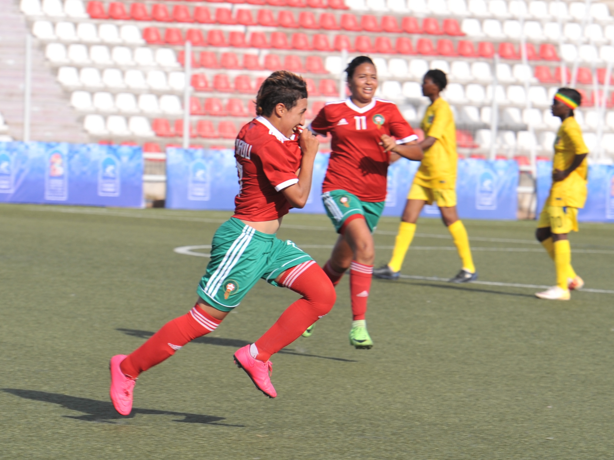 كرة القدم النسوية- الألعاب الإفريقية: المنتخب المغربي يدك الشباك المالية ويعبر لدور النصف