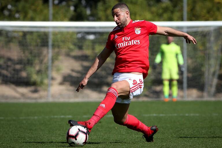 تاعرابت في منافسة شرسة على الرسمية ببنفيكا