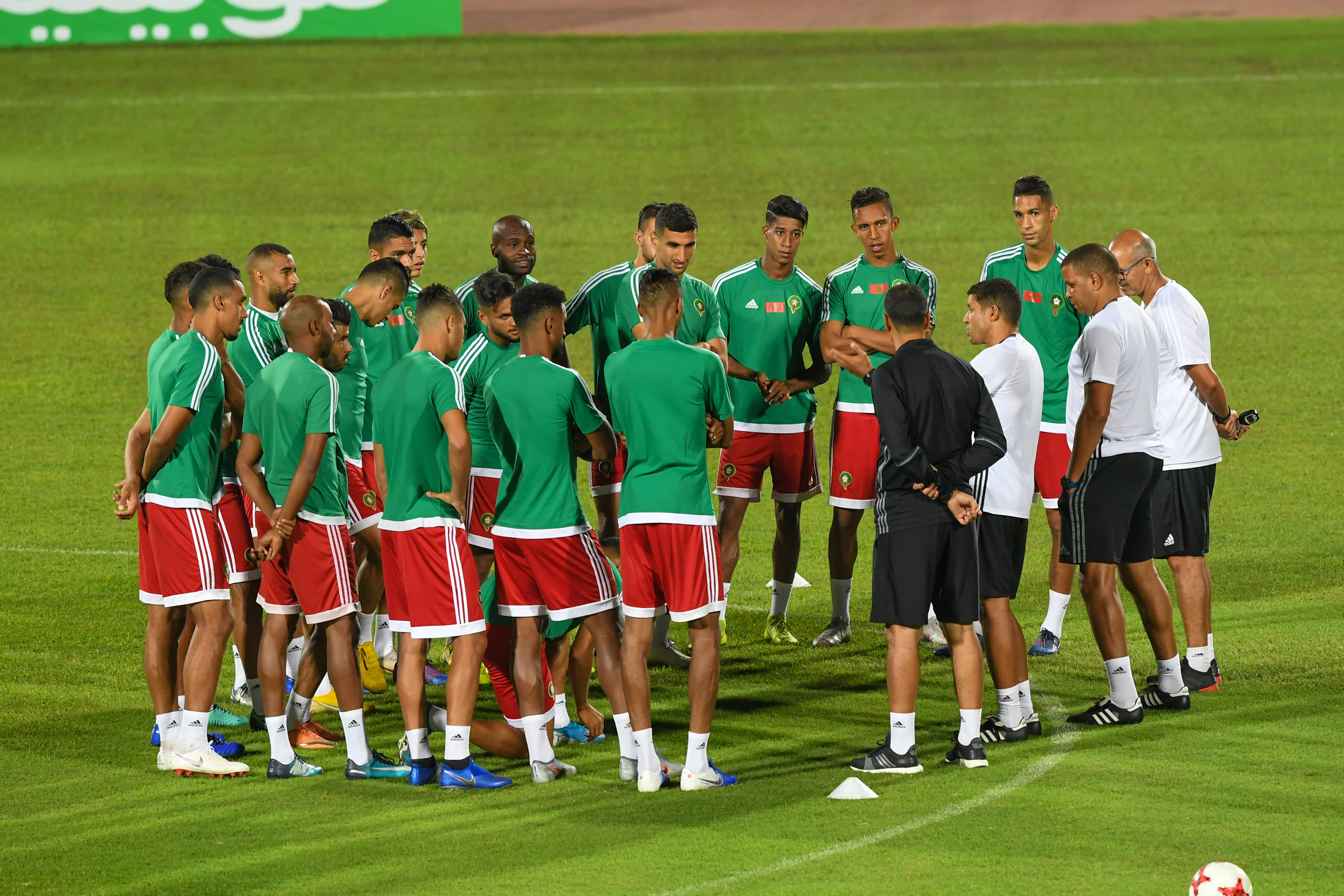 أسود البطولة أنهوا تحضيراتهم لنزال الجزائر