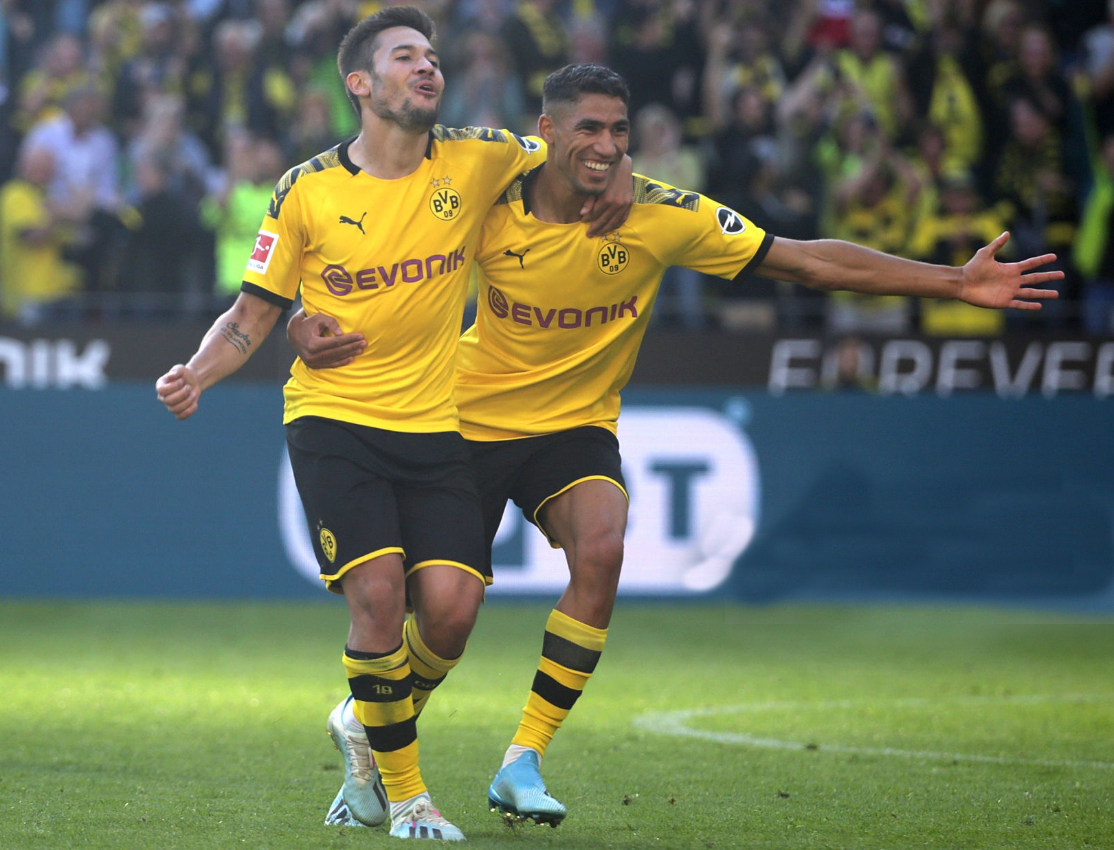 حكيمي ما أروع هديتك