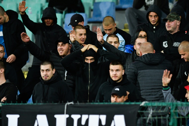 مباراة بدون جمهور لبلغاريا بسبب الهتافات العنصرية لجماهيرها ضد انكلترا