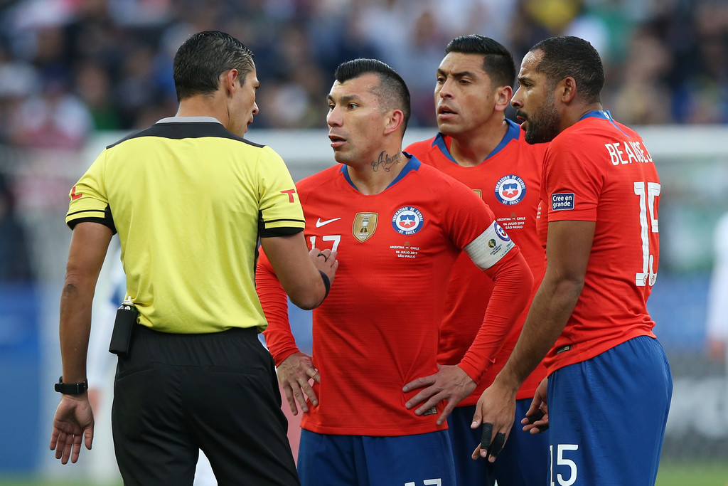 لاعبو الشيلي يرفضون خوض ودية في البيرو
