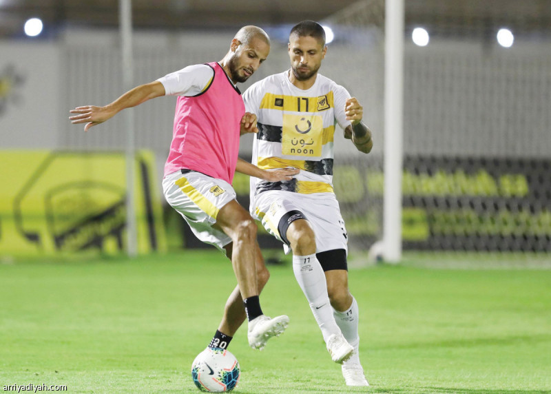 الأحمدي وداكوسطا يطاردان الفوز في كأس محمد السادس