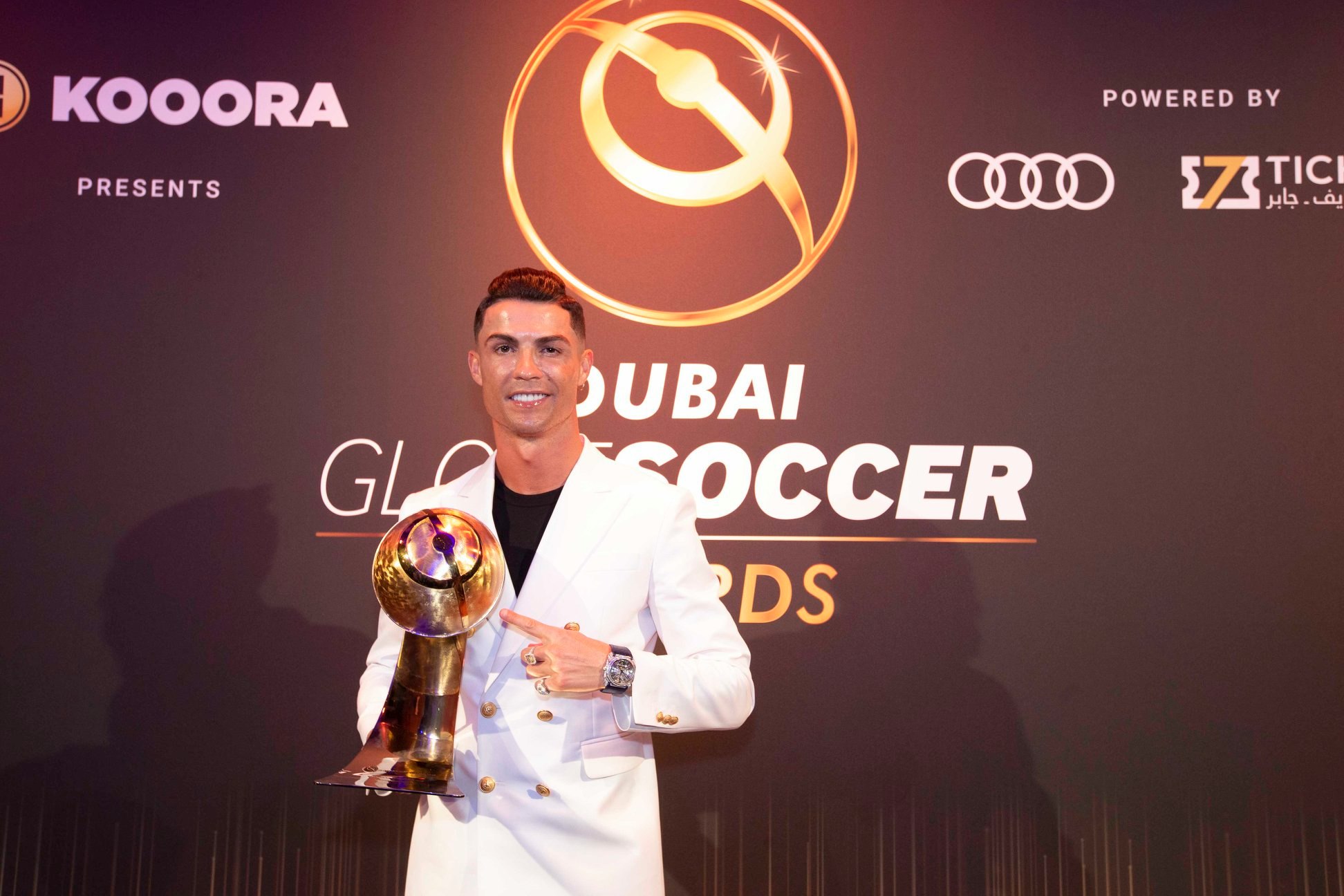 رونالدو يحصد جائزة  غلوب سوكر  لافضل لاعب عام 2019