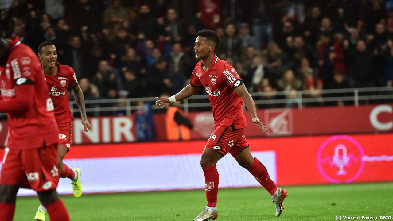 أسود الليغ1: تنافسية دون بصمات