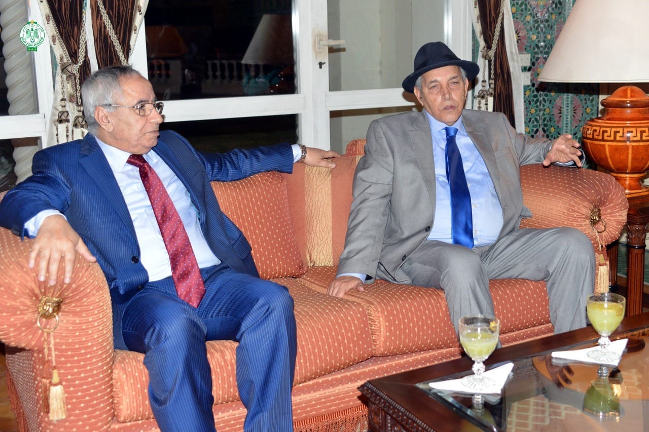 سفير المغرب بالجزائر يحتفي ببعثة الرجاء