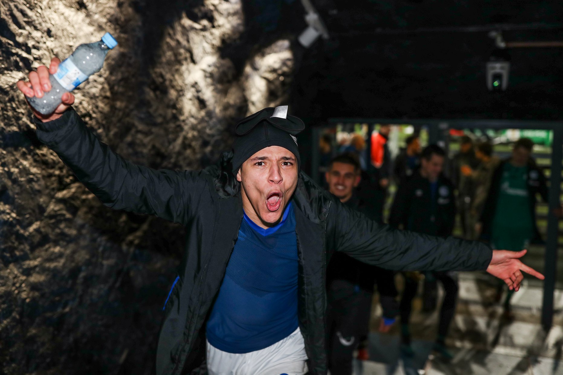 حارث سجل وقاد شالك للتأهل العسير