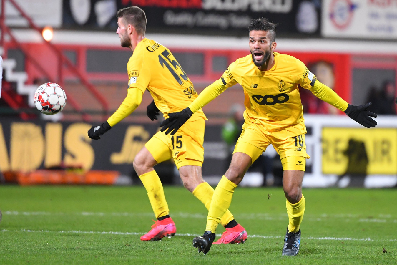 كارسيلا رفض أموال الخليج وفضل البقاء بناديه