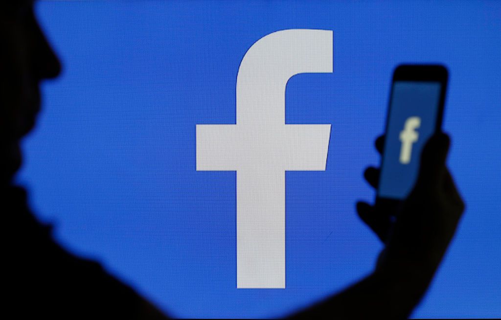 تراجع عائدات  فيسبوك  رغم التدفق على تطبيقاتها