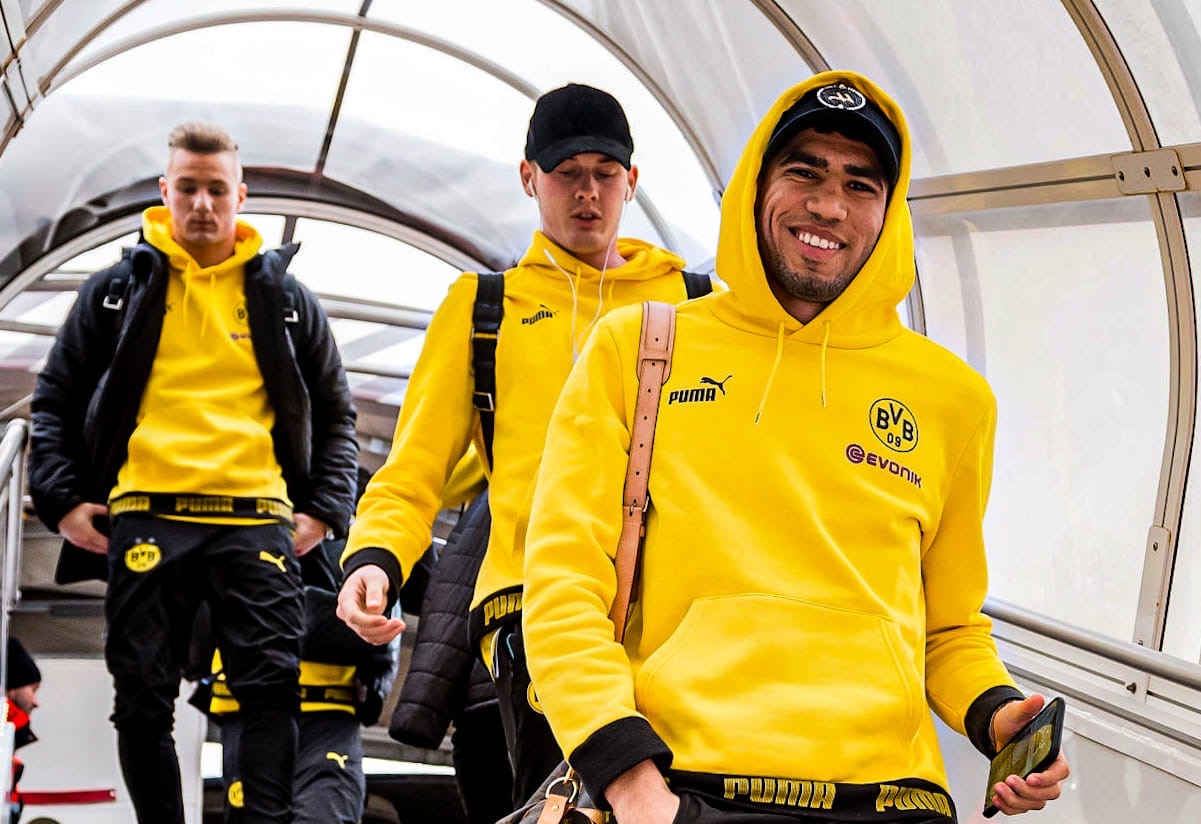 أشرف حكيمي يصل إلى باريس