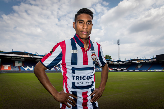 فيليم2 يهنئ صديقي بعد نيله هدية خاليلوزيتش