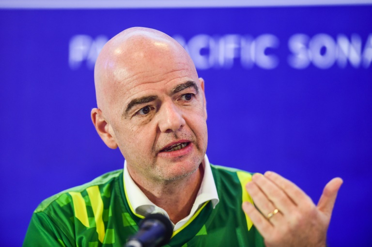 رئيس الفيفا يطالب بتغيير موعد كأس العالم للأندية
