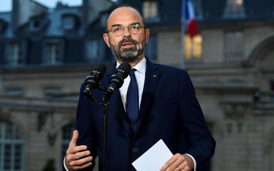 رئيس الوزراء الفرنسي: الموسم الكروي لا يمكن استكماله