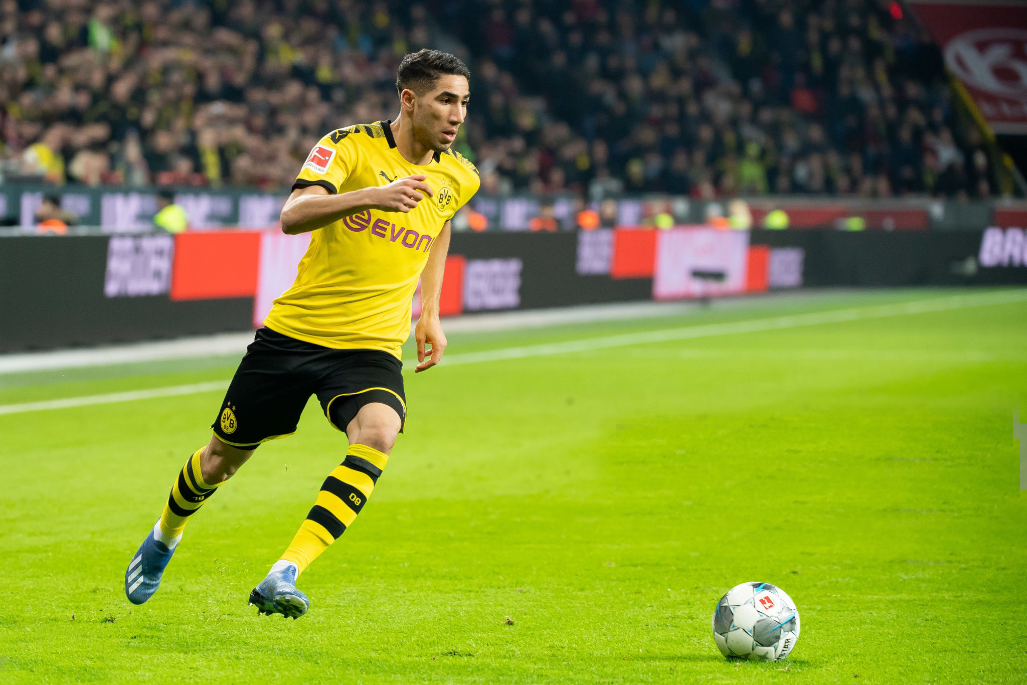 مهمة الباريسيين لن تكون سهلة لضم حكيمي بسبب دورتموند