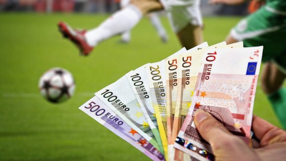 رومينيغي يتوقع مساهمة أزمة كورونا بوقف التضخم في كرة القدم