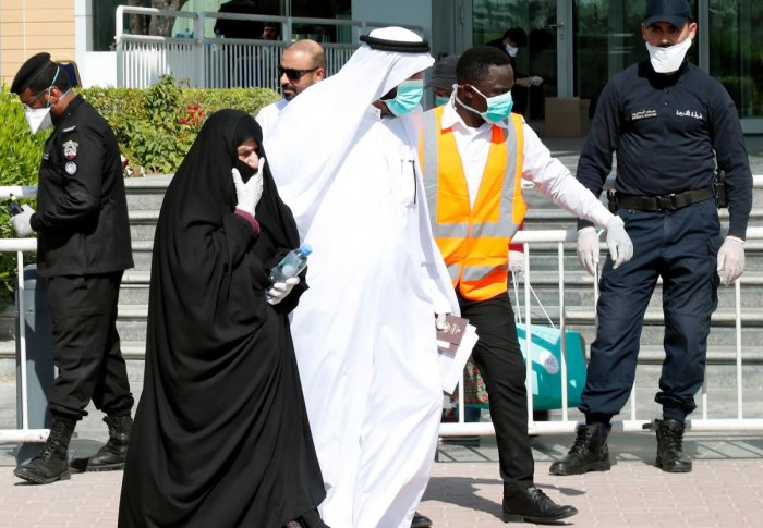 قطر تبدأ تطبيق أكثر القوانين صرامة حيال وضع الكمامات