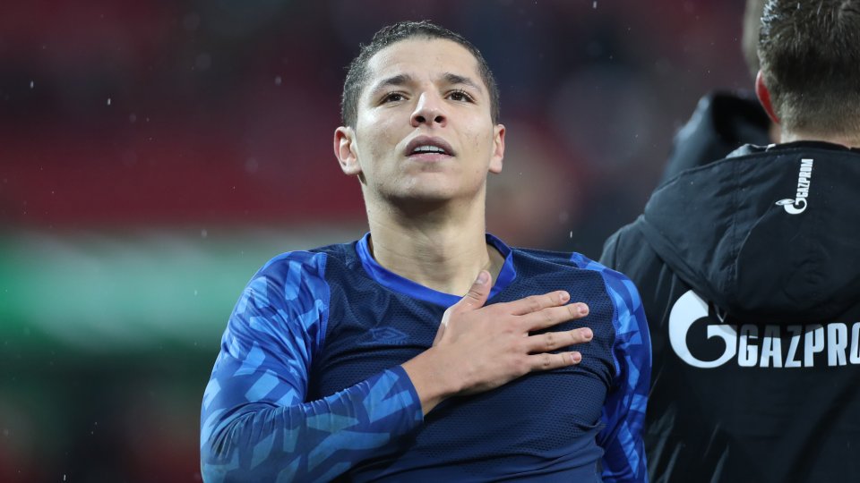 حارث: أن يأتي برشلونة أو الريال لا يهمني حاليا!