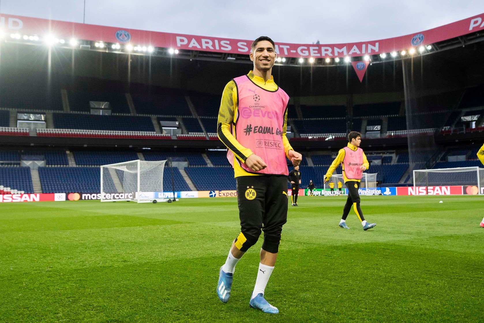 حكيمي في المرتبة 40 لأغلى لاعبي العالم