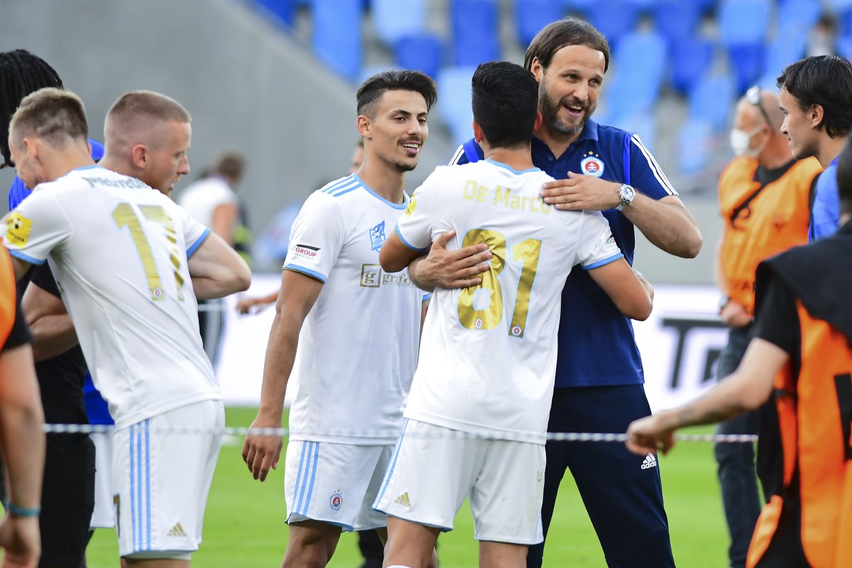 العريس غرس الله في موقع المداورة