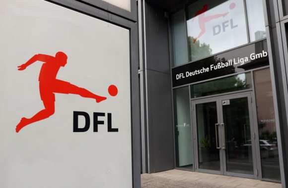 العصبة الألمانية لكرة القدم ترضخ لموقف السلطات