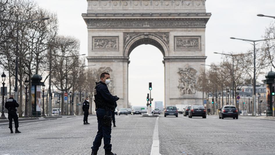 تصنيف باريس منطقة  عالية الخطورة  بسبب تفشي فيروس كورونا