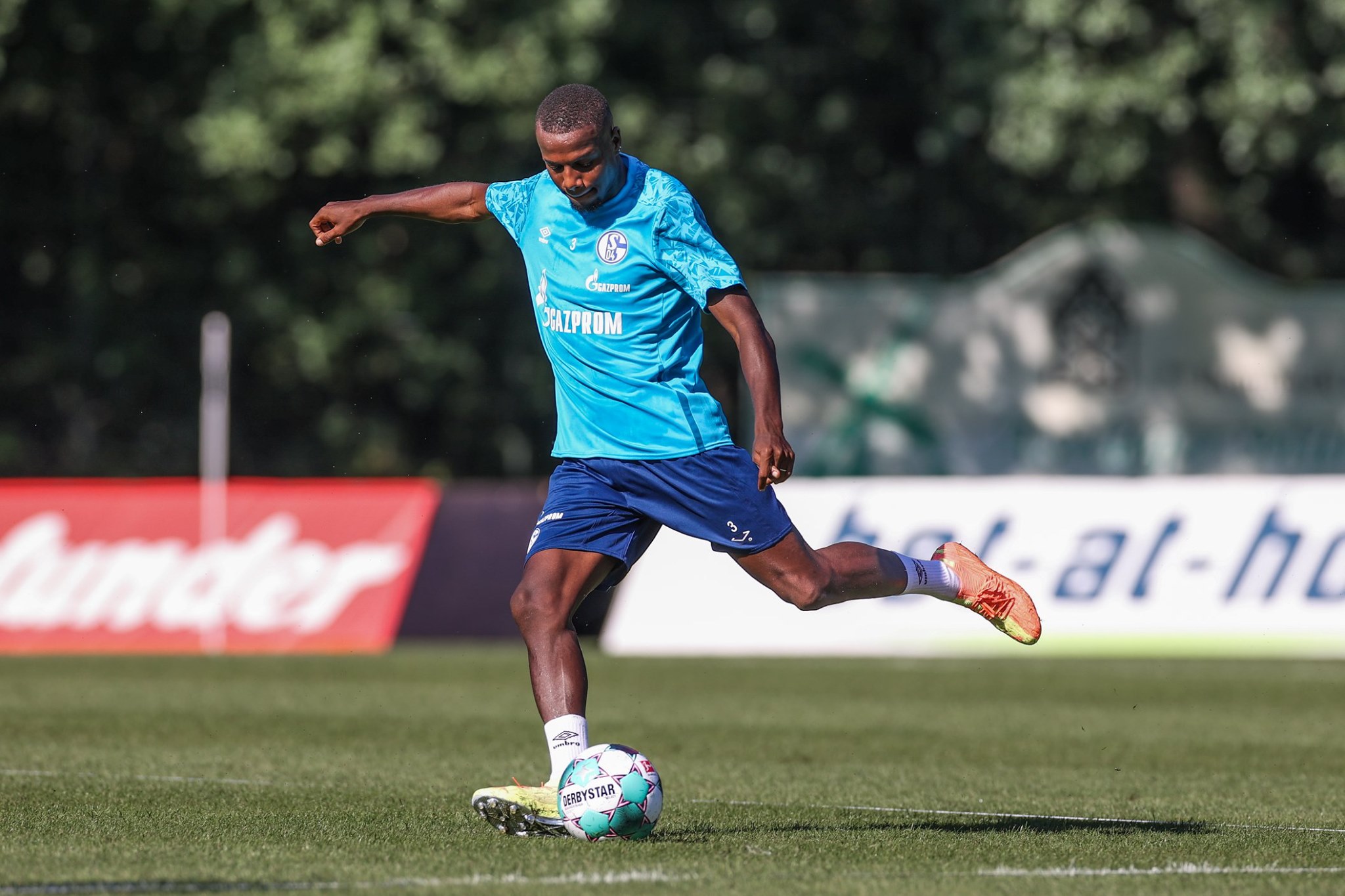 شالك يسير في إتجاه الإبقاء على منديل