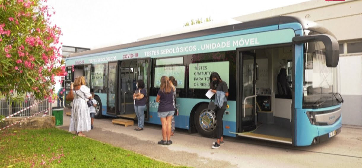  حافلة كوفيد  تجوب مدارس منطقة برتغالية لفحص المدر سين قبيل العام الدراسي
