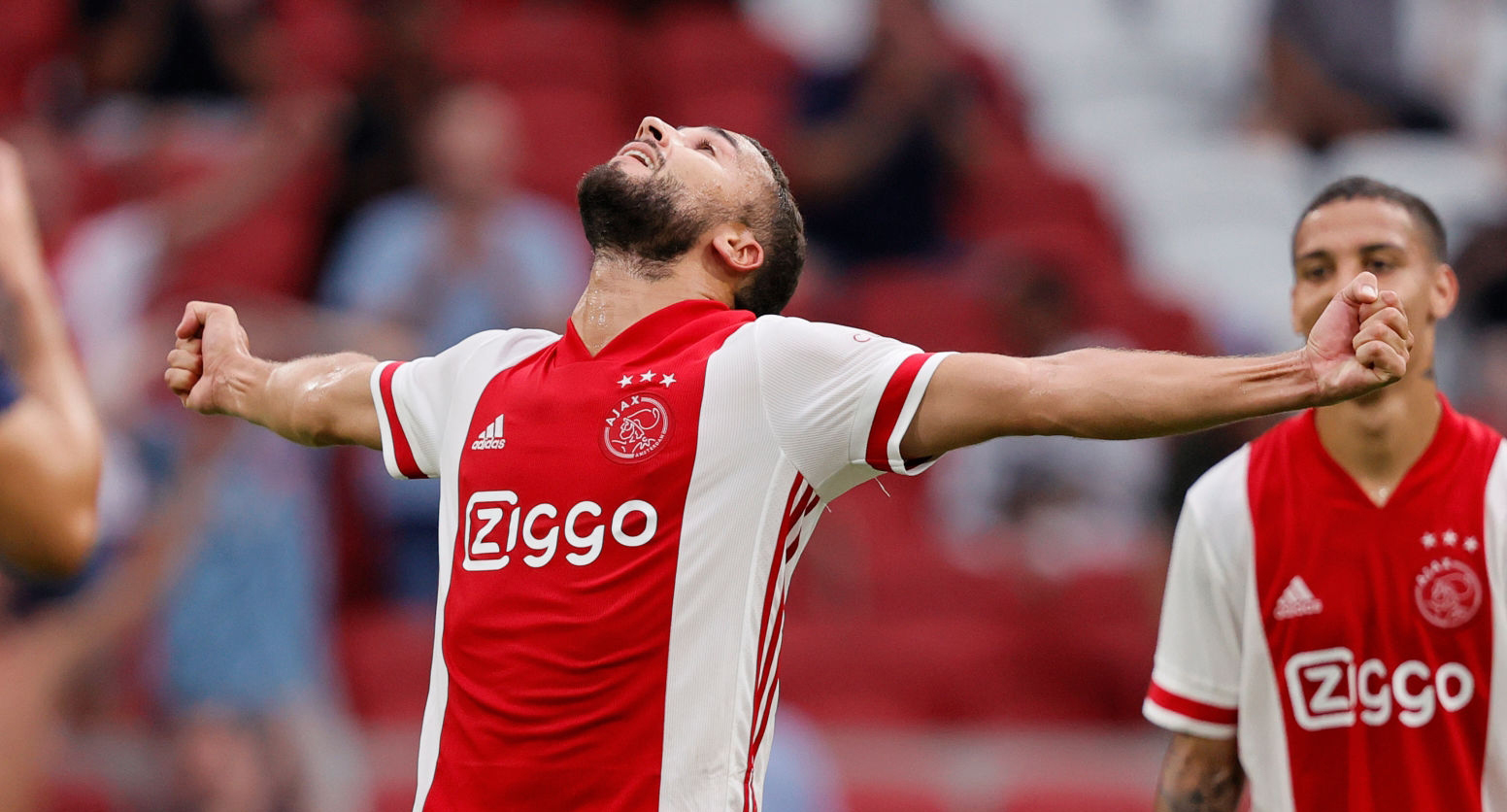 لبيض أكثر من أقنع تين هاغ في كتيبة أجاكس أمستردام