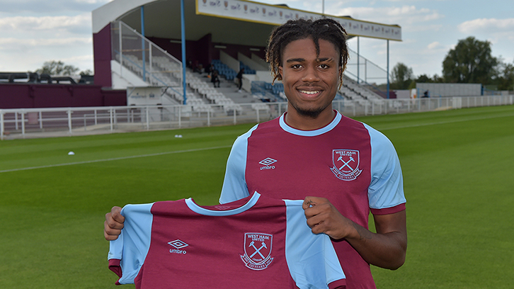 أسامة وسيم أشلي ينتقل من ويمبلدون لويستهام