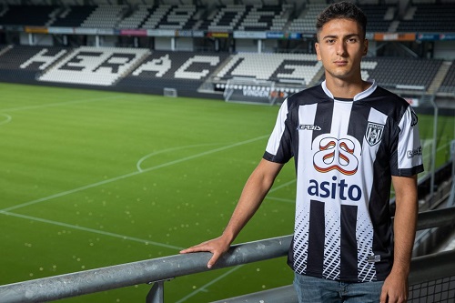 إلياس أوبيلا.. أسد جديد في البطولة الهولندية