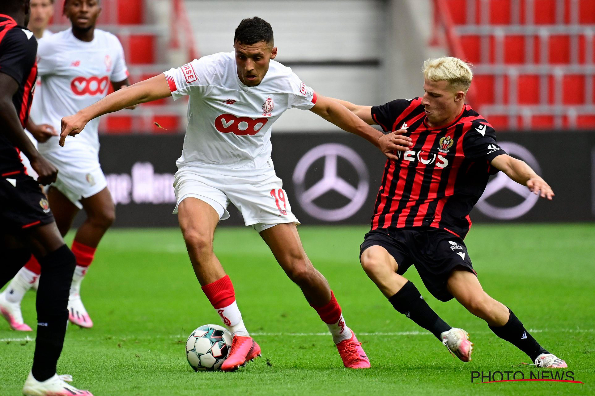 لسوء النتائج .. أنصار سطاندار يهاجمون مكونات الفريق