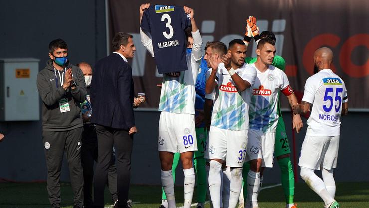 لاعبو ريزيسبور يرفعون قميص المرحوم ابرهون في العالي