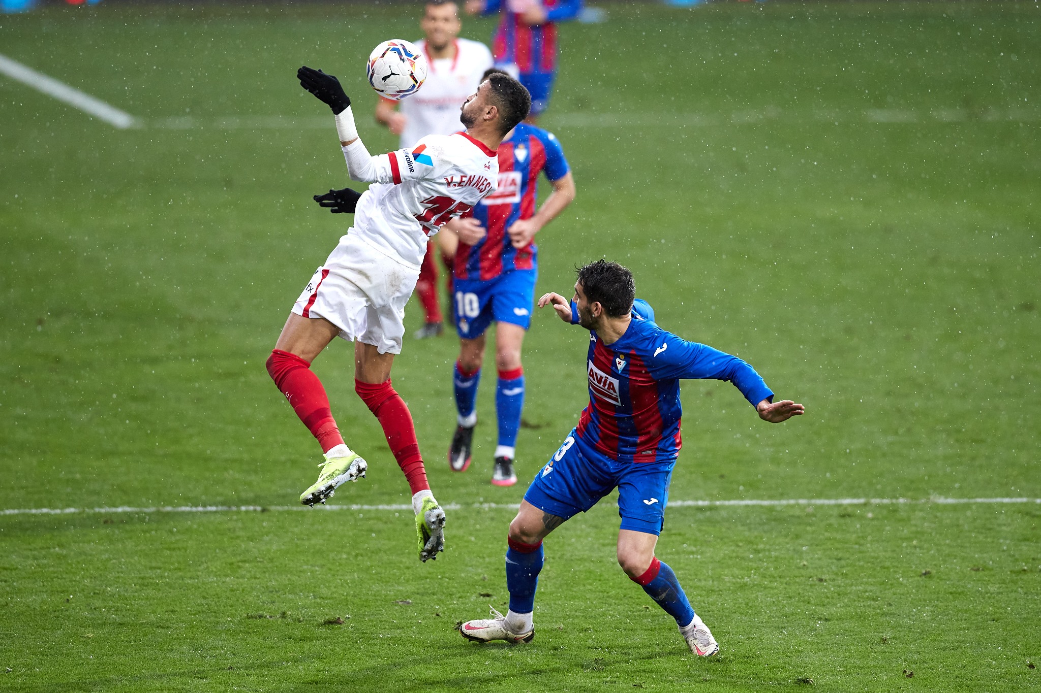 الصحف الألمانية تحذر من يوسف النصيري!