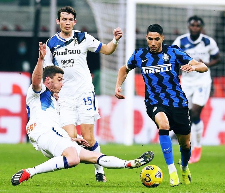 الظاهرة رونالدو يتخيّل نفسه مع حكيمي!