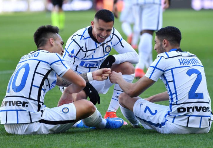 حكيمي في نابولي.. لما لا؟!