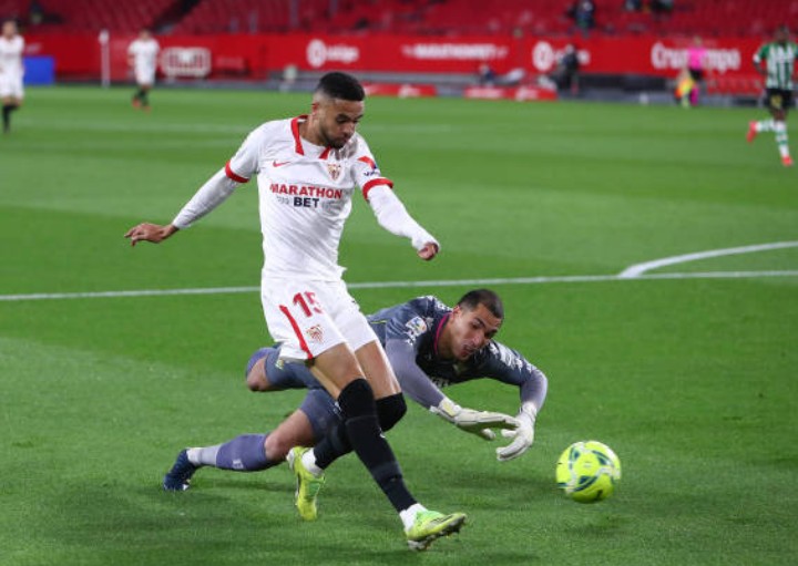 مدرب إلتشي يستهدف يوسف النصيري