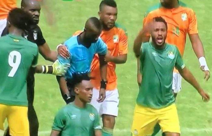 كاس امم افريقيا 2021 : ايقاف مباراة كوت ديفوار واثيوبيا بسبب اغماء الحكم