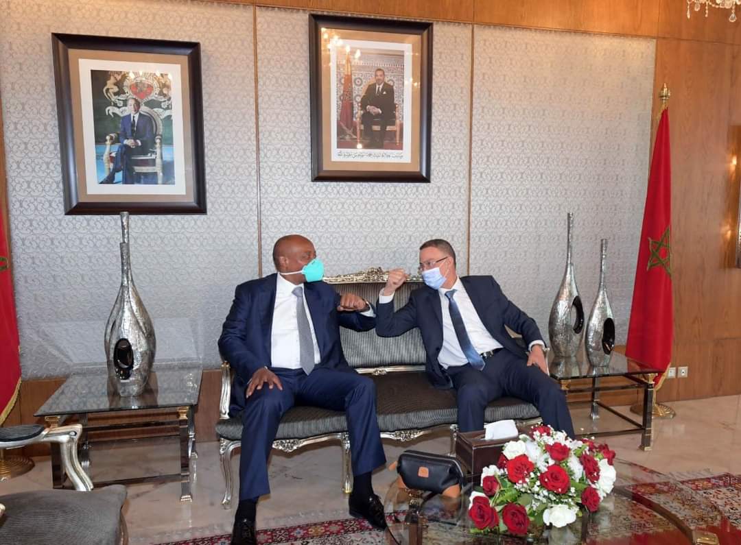رئيس الكاف يصل إلى المغرب لملاقاة فوزي لقجع 