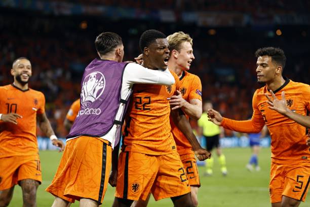 كأس أوروبا: دمفريس يجنب هولندا الاحباط في مستهل عودتها الى المسابقات الكبرى