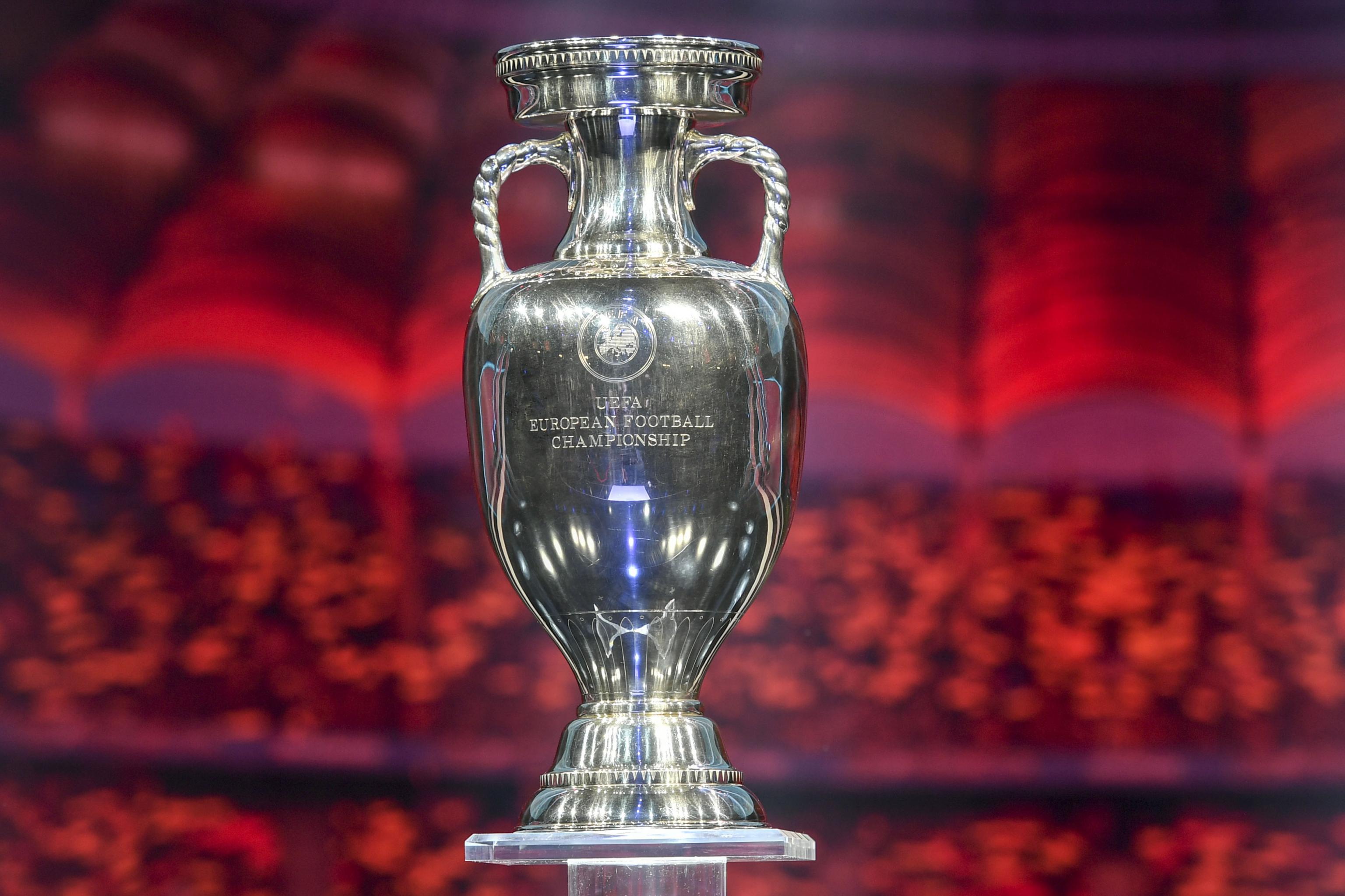 كأس أوروبا للأمم: من 4 إلى 24 منتخبا، مسابقة كبرت فعلا