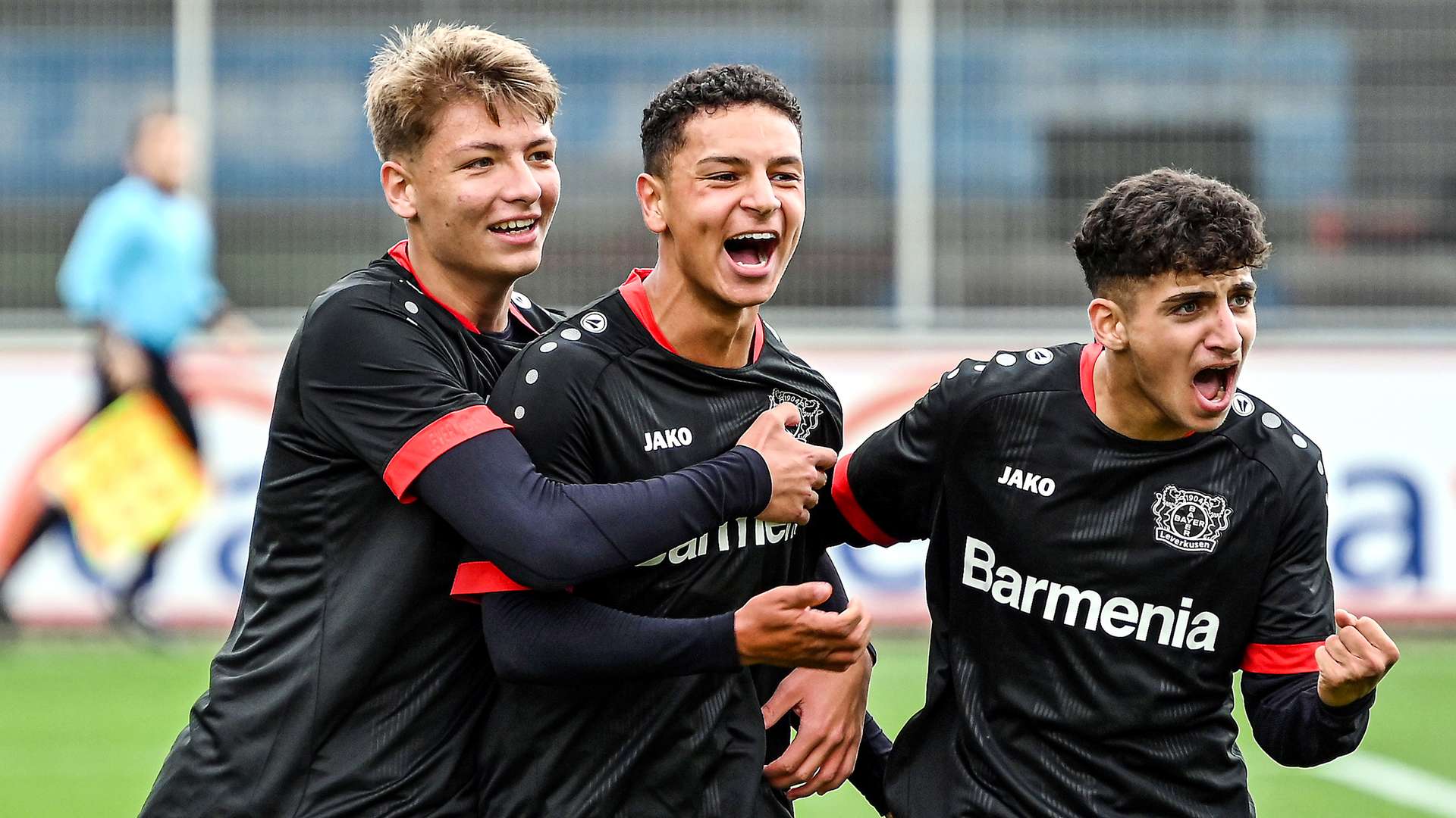 أيمن عورير.. إكتشاف منتخب الفتيان حاضر في تداريب ليفركوزن