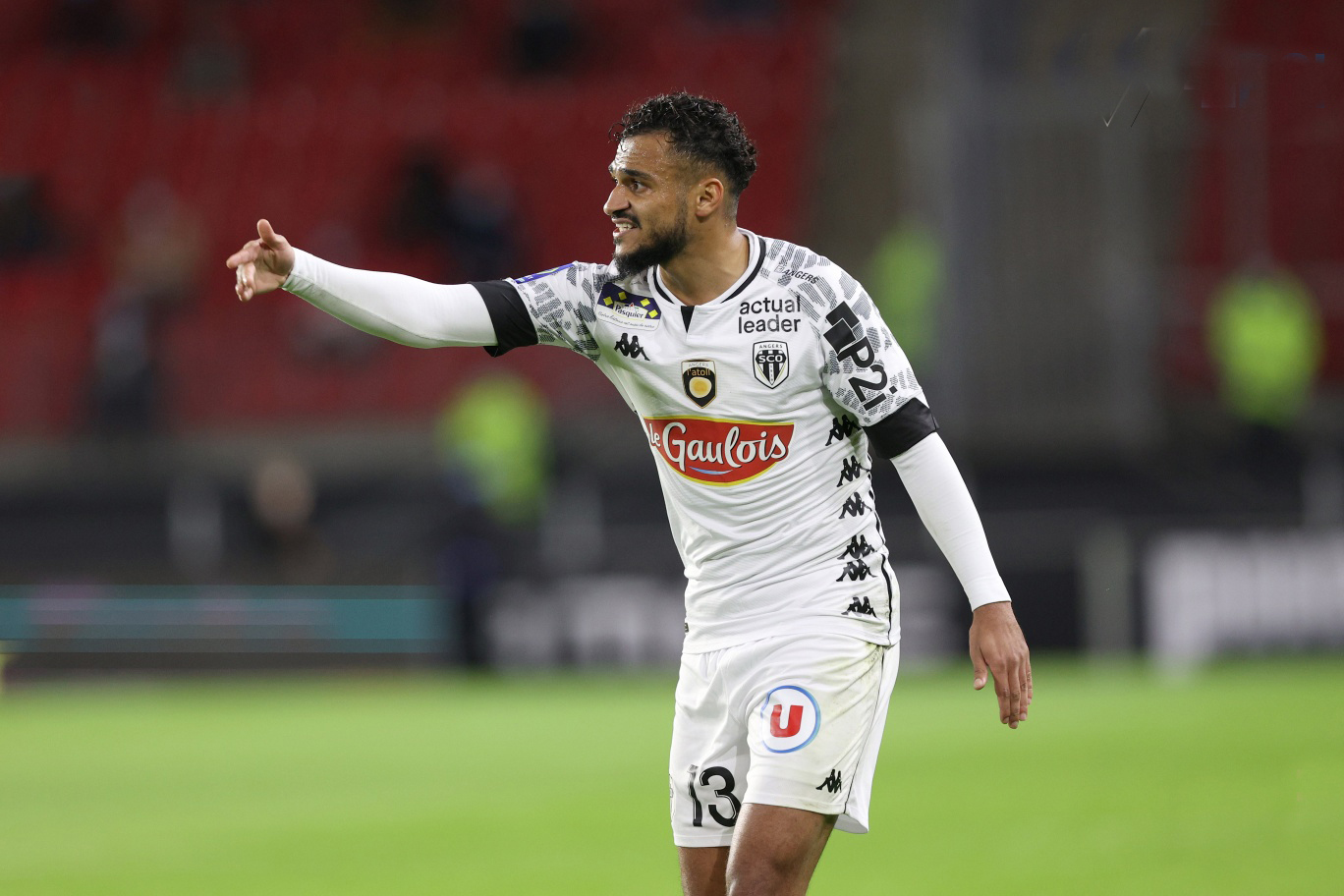 بوفال دشن الموسم كقائد الهجوم