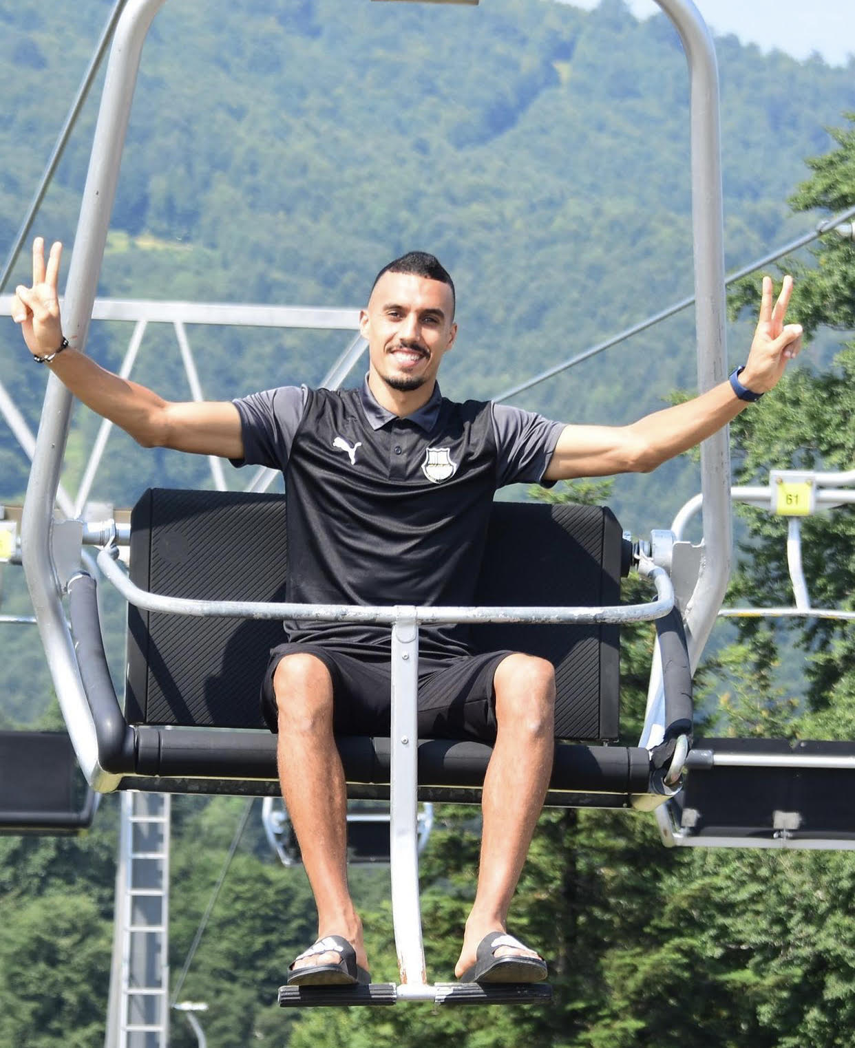 بوفتيني انضم لمعسكر فريقه بتركيا