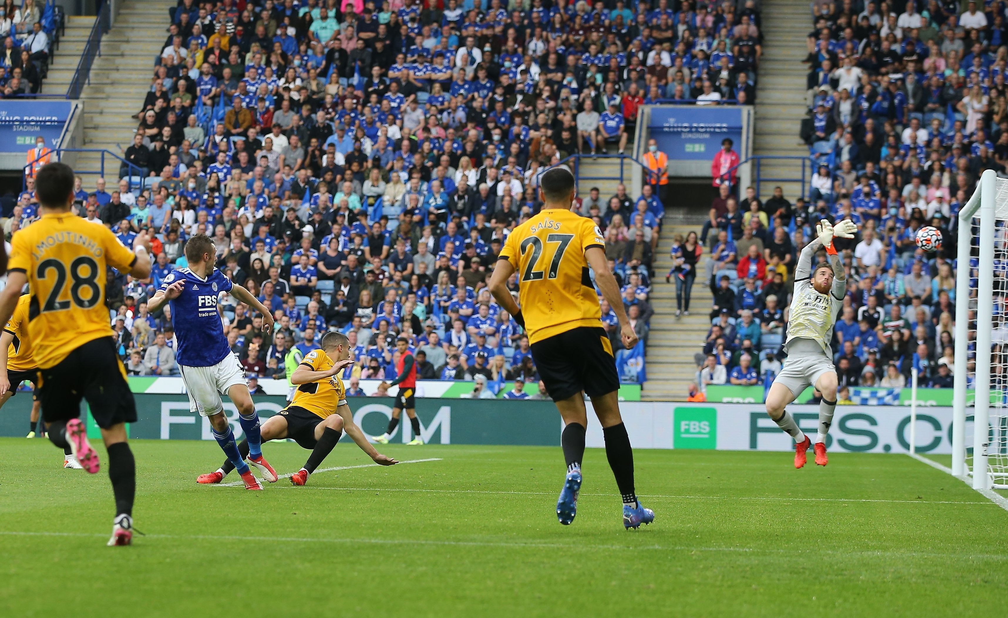 سايس تعثر مع ولفرهامبطون في افتتاح البريمرليغ