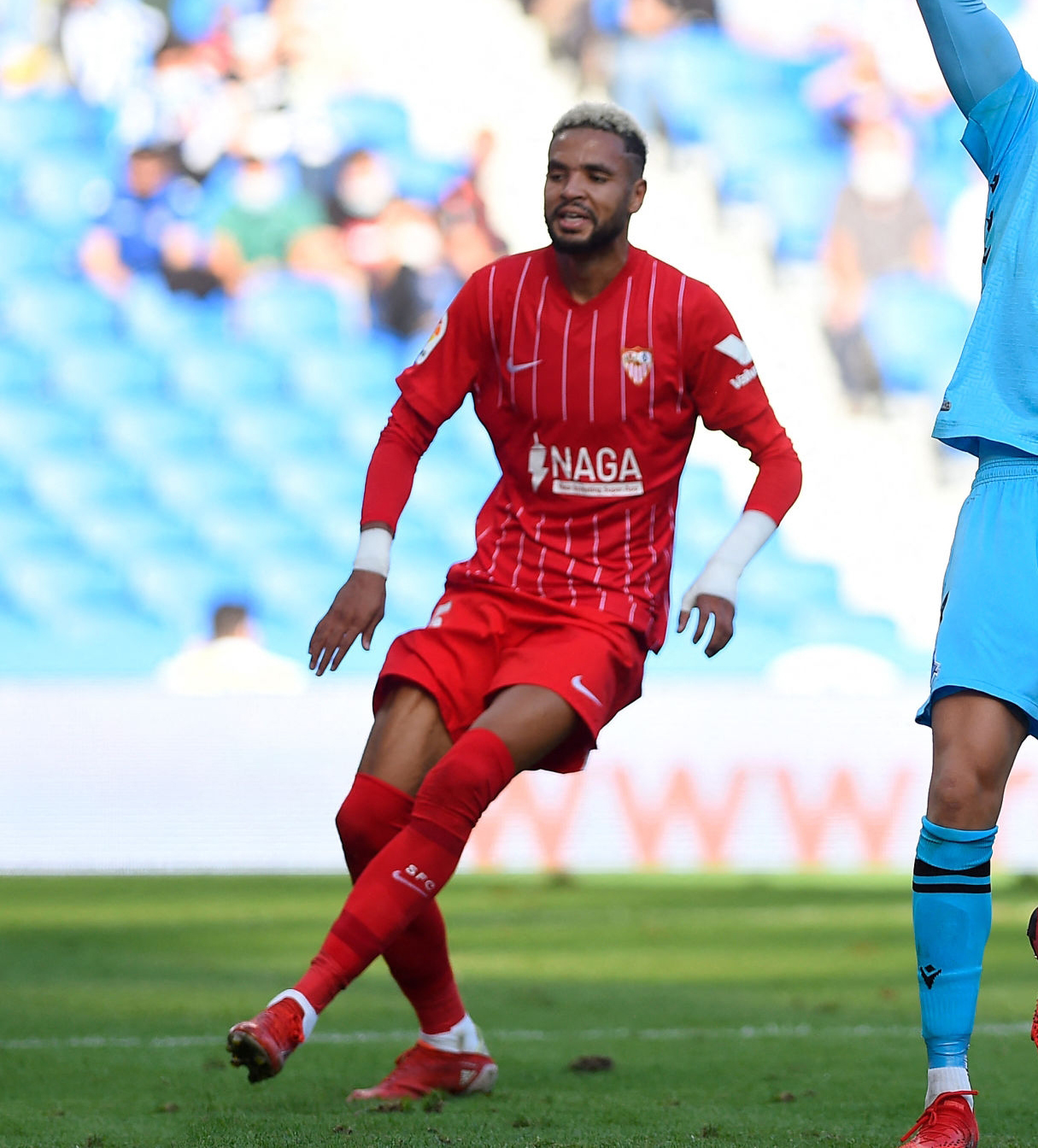 تألق بونو والنصيري عادي في القمة