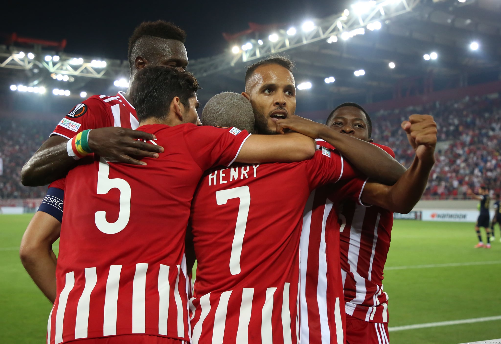 الصحافة اليونانية تتغزل بالعرابي  القاتل 