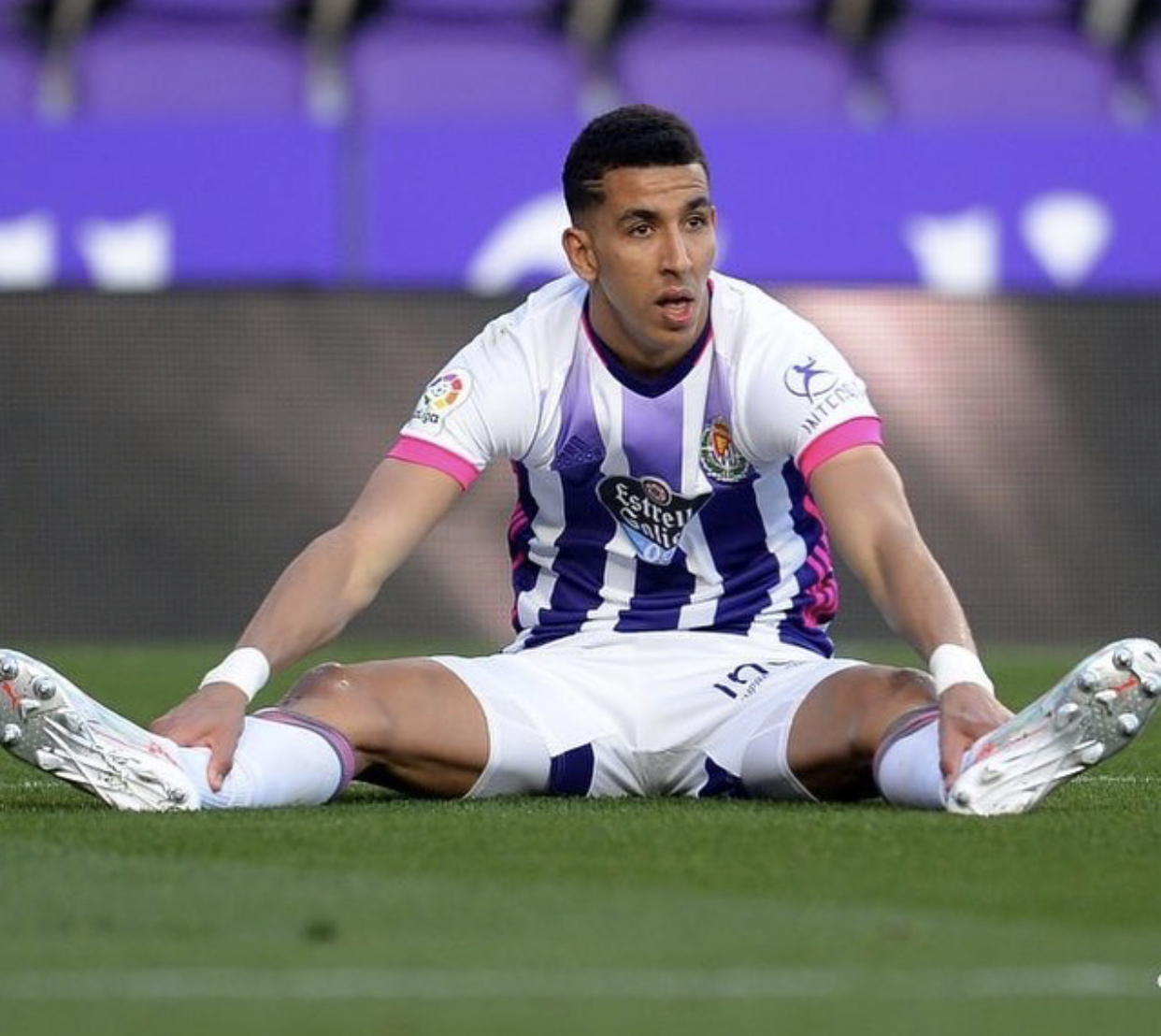 يميق يختار بونو مع أفضل نجوم كرة القدم